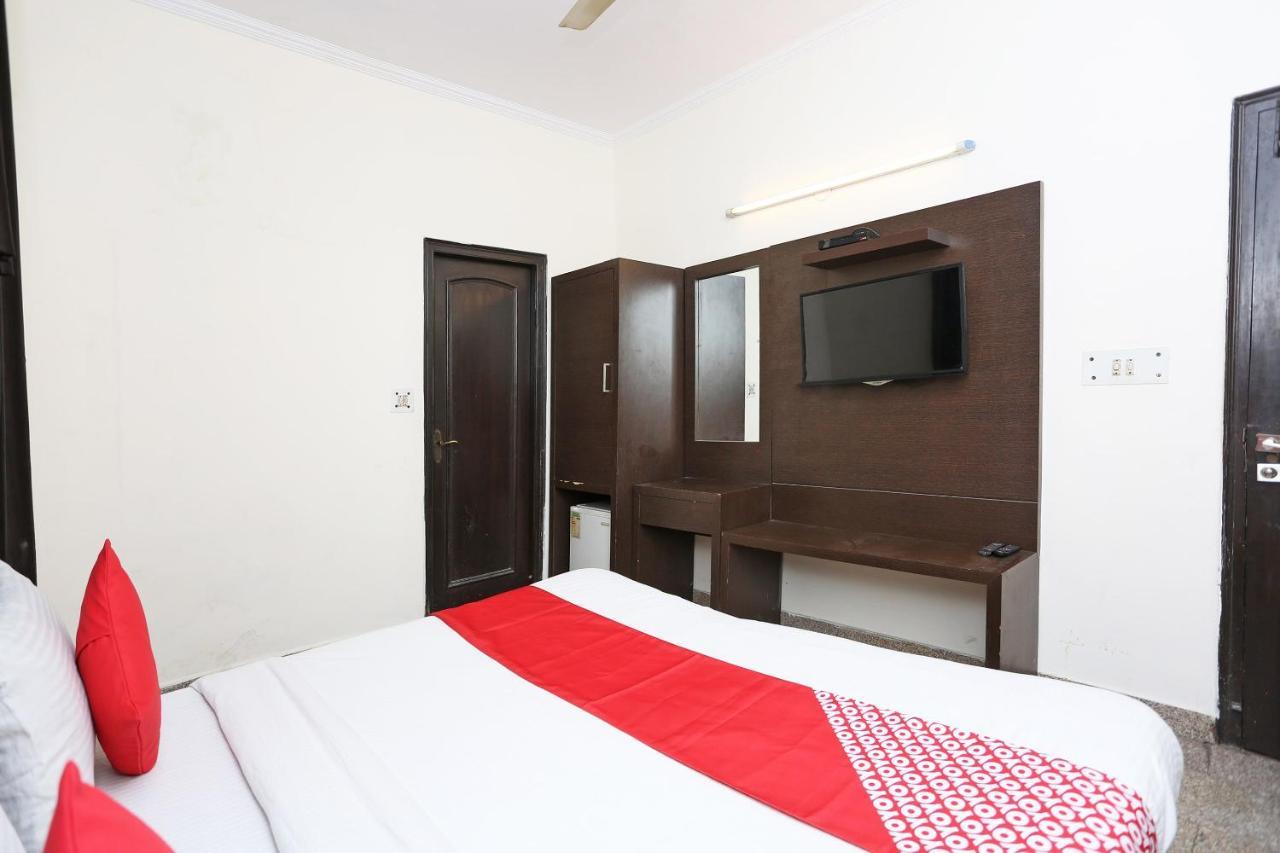 Oyo 8188 Vardhmaan Inn Delhi  Ngoại thất bức ảnh