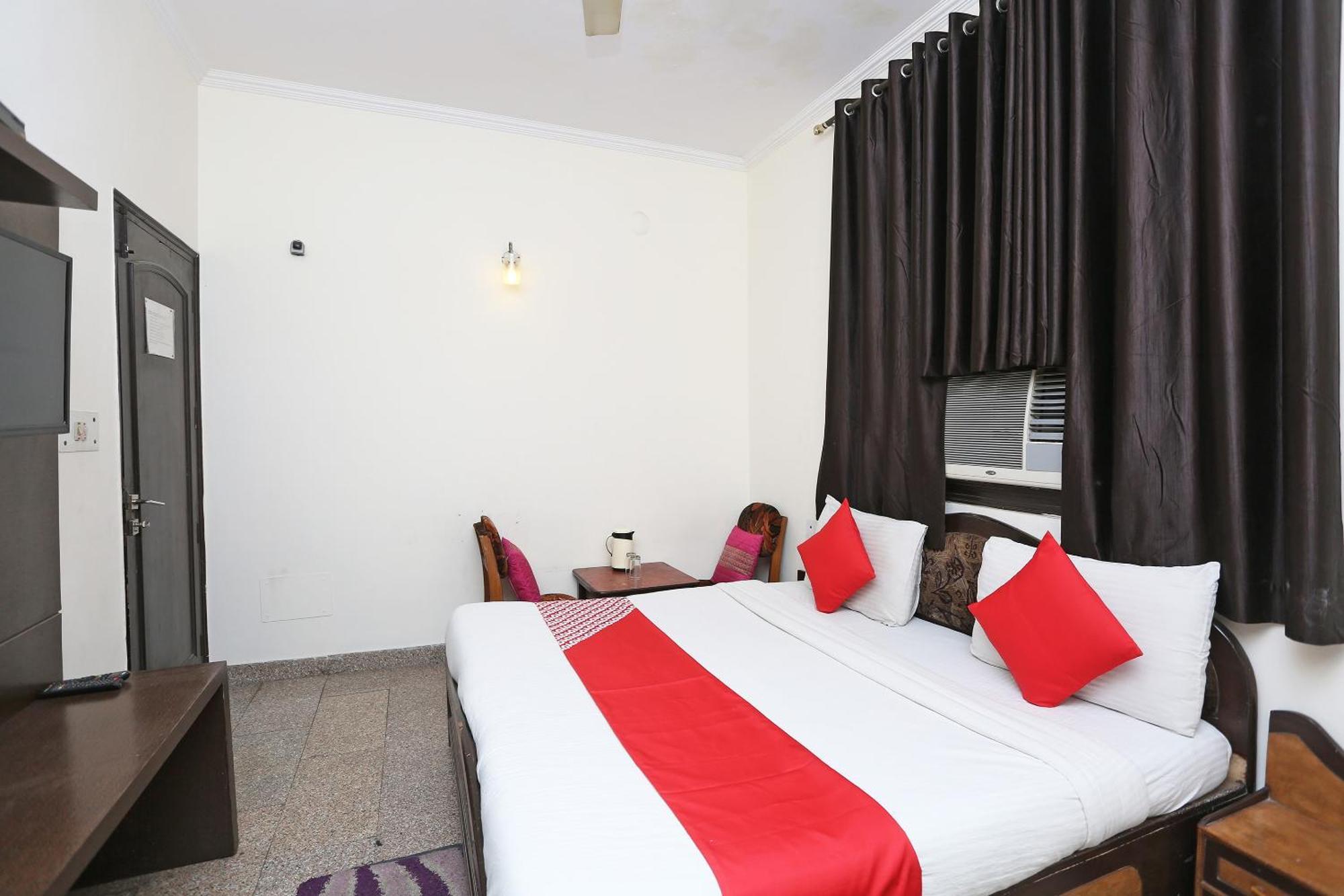 Oyo 8188 Vardhmaan Inn Delhi  Ngoại thất bức ảnh