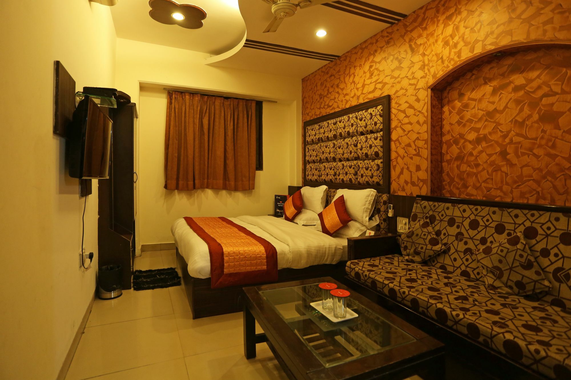 Oyo 8188 Vardhmaan Inn Delhi  Ngoại thất bức ảnh